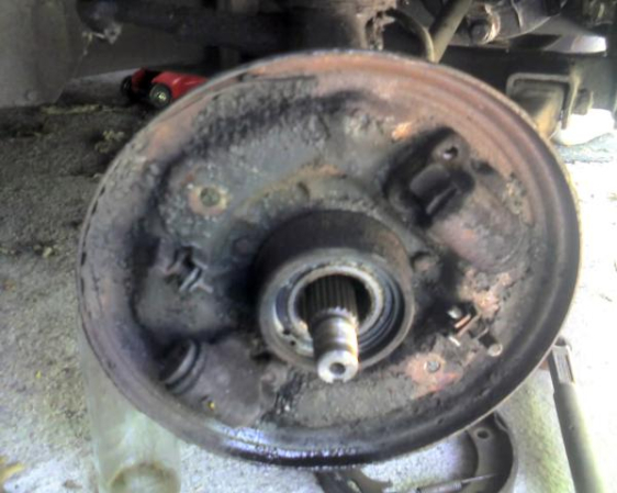 Die nackte Ankerplatte - nur noch die Nieten müssen ab