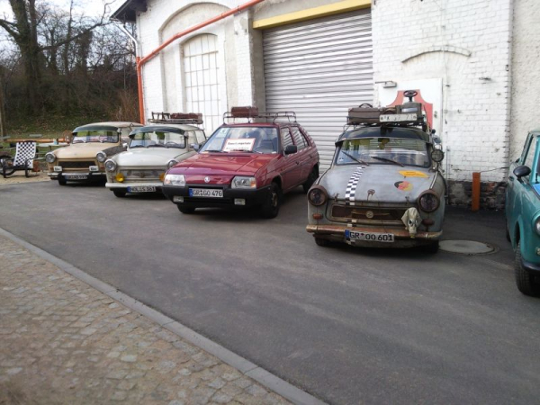 Trabanten in Reih und Glied