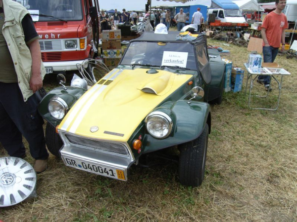 Gleich am Anfang des Teilemarktes zum Veteranentreffens eine nette Begrüßung