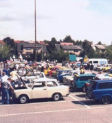 Gro&szlig;es Gewimmel auf dem Platz.