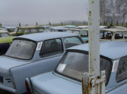 Traurige Bilder von toten Trabis